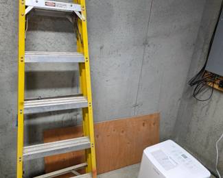 Metal ladder, Dehumidifier