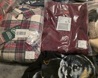 Mens flannels, Wolf tee