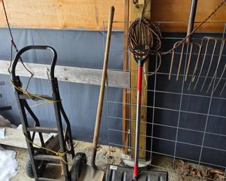 Snow shovel, Medal shovel, Dolly, Pitch Forks