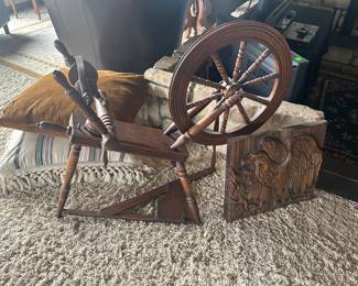 Antique spinning wheel 
