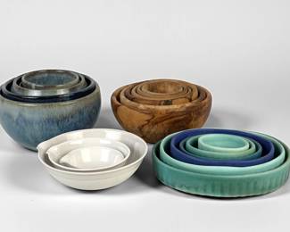 (4) Groups Of Nesting Bowls
