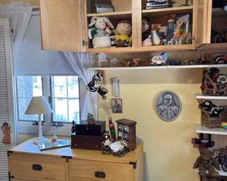 Dresser, Lamp, Collectibles