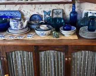 Blue/Oriental Bowls/Plates/Trays