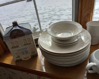Cookie Jar, White Dinnerware