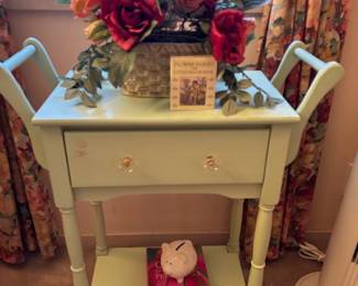 Green Handled Table, Decor