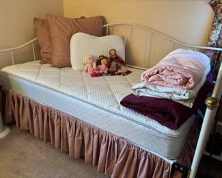 Trundle Bed, 2 Mattresses