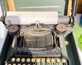 1917 Corona 3 Folding Black Antique
Typewriter w/ Case Working 