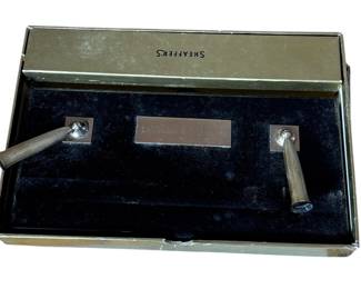 Fountain pens and holder