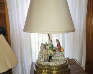 CAPODIMONTE LAMP