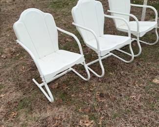 Crosley Furniture Tulip metal patio chairs feature a retro design with a delicate scalloped shell-shaped back. 
