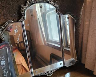 VINTAGE WALL MIRROR