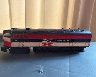 vintage HO scale model train representing a New Haven Railroad locomotive, specifically numbered 370