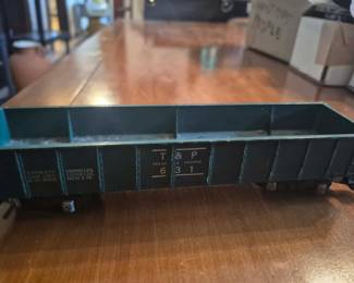 vintage collectible is an American Flyer Model 931 Texas & Pacific Gondola train car. 