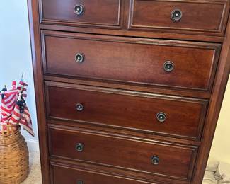 chest of drawers
