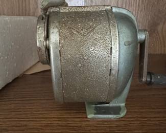 Vintage ca 1960 Boston manual pencil sharpener