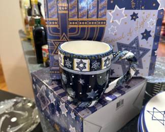  set of 4  new in the original box CENTRUM Festival of Lights Dish by Nanette Vacher ceramic mugs