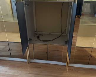 TV space in mirrored unit