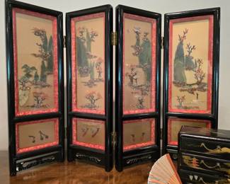 table top four panel screen