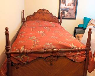 Antique full bed