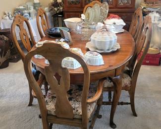 Dining table/6 chairs