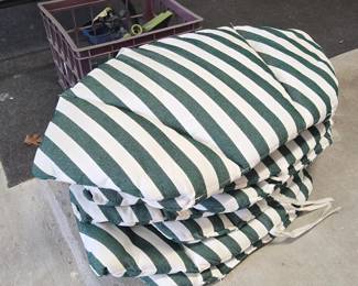 Cushions that go to Patio Furniture 
