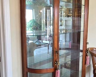 Side View of Display Cabinet 