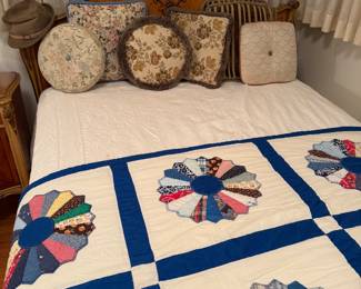 Vintage Hand Made Dresden Plate Multi Colored Quilt