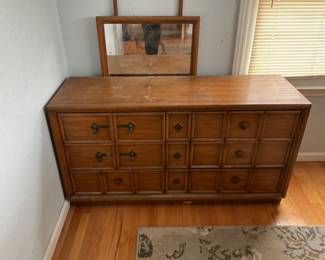 Six drawer dresser with mirror not attached