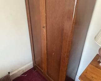 Wardrobe to Narnia