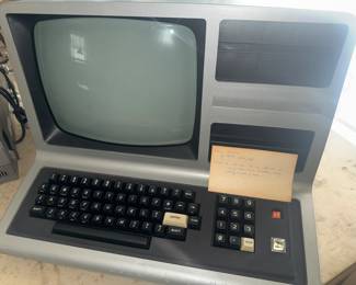 Crazy cool Tandy Computer with lots of booklets and original tapes + software