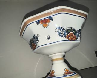 Pedestal bowl