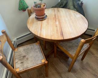 Slightly rickety kitchen table w/chairs.. it just needs a little love