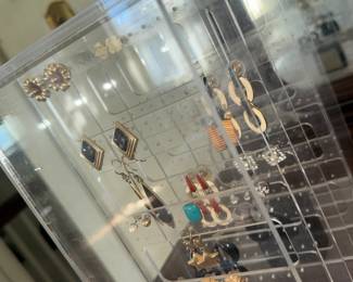 some Jewelry! (look at the later pictures)