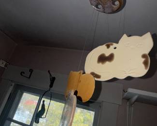 kitties in the ceiling!