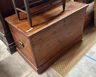 Louisiana bench and chest