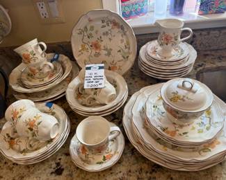 40 Pc Mikasa Heritage Olde Tapestry China Set