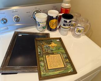 U of M Glasses, Wall Decor