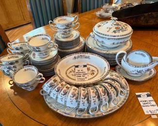 85 Pc Wedgewood Kutani Crane China Set , Hickory White Genesis Dining Table 