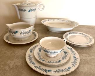 Haviland Clinton Full Set available. In pristine condition