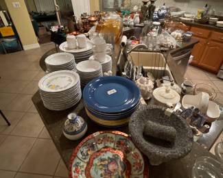 Dishes, glassware 