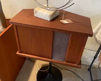 BACK SIDE OF BOSE 901'S   