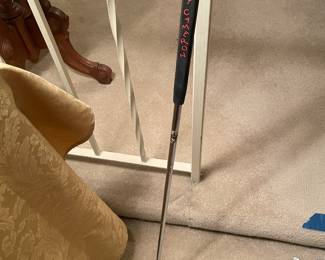 THE FULL VIEW OF THE SCOTTY CAMERON PUTTER    
