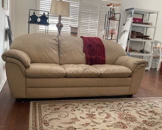 LEATHER SLEEPER   WELL KEPT   !!