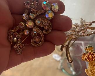 GREAT VINTAGE COSTUME JEWELRY     