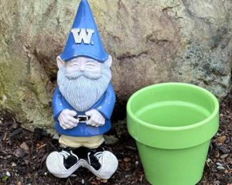 18 WashingtonHuskiesGardenGnomeCeramicPot