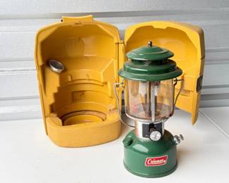 127 VintageColemanFuelLanternwClamshellCarryingCase