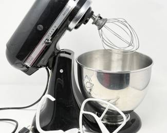 2 KitchenAidStandMixerwAttachments