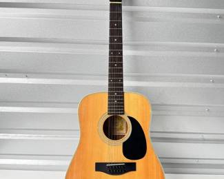 1 KisoSuzukiF120DreadnoughtAcousticGuitarwCase