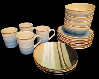 20 Pieces Of Dishware Blue  Brown And Black  Brown