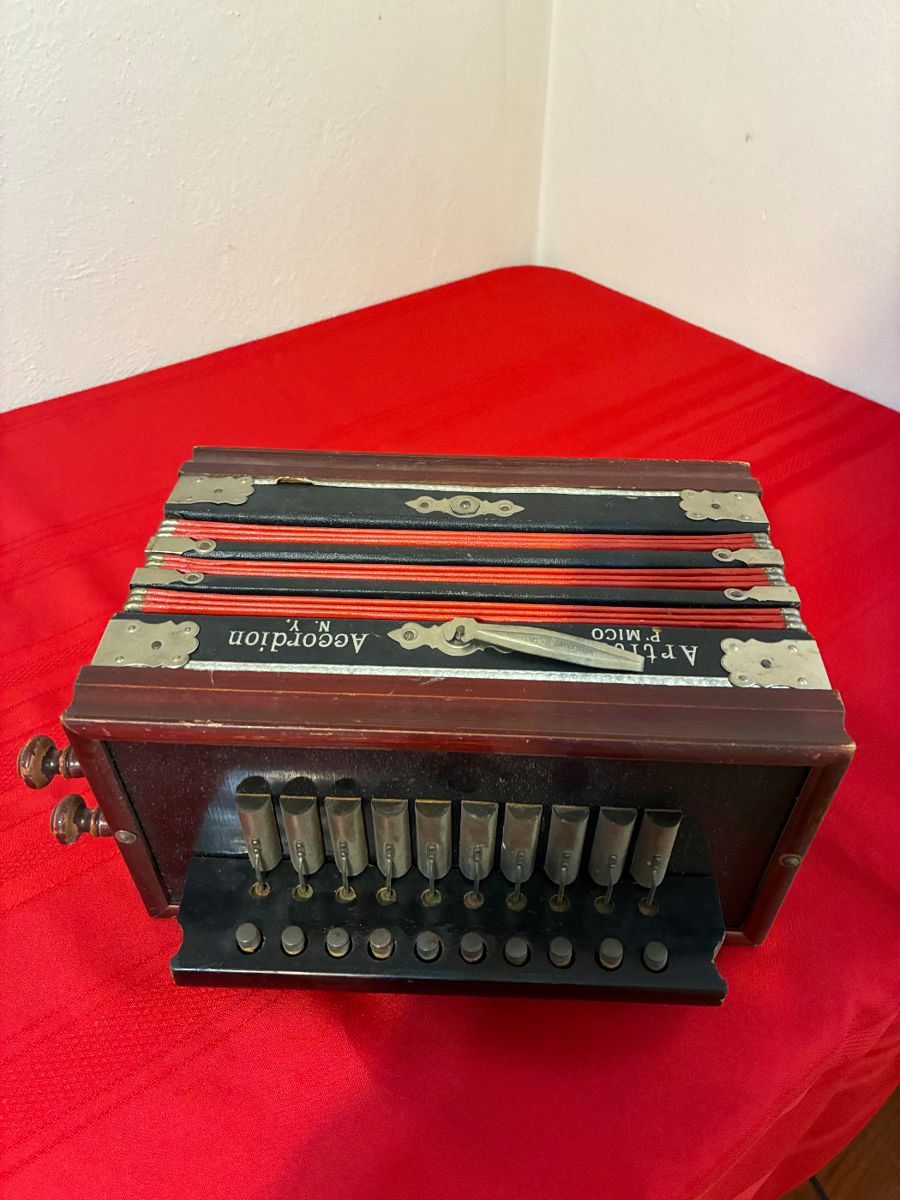 Vintage Artitone P’mico Accordian
